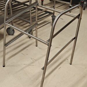 Astiakoriteline pöydälle