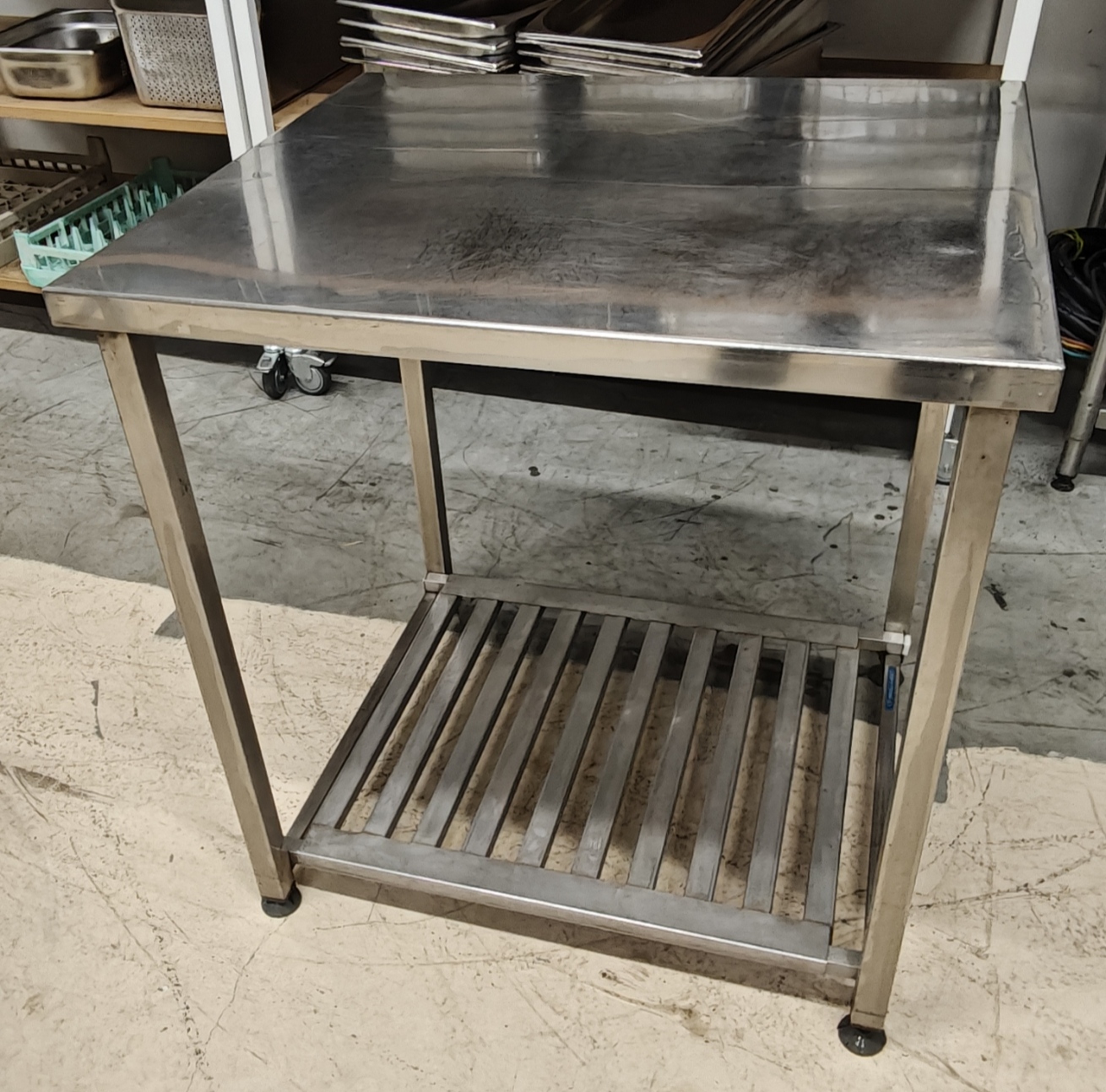 RST-pöydät ja altaat